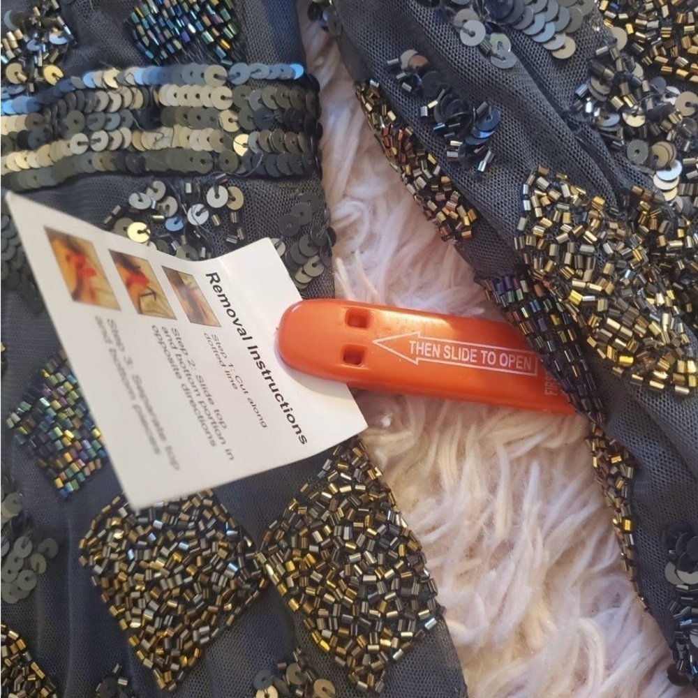 Mac Duggal Platinium Evening Gown - Picture 13 of 14